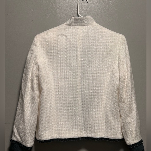 C.L.O.T.H.E.S Chanel White Blazer w/ Denim Frayed Trim    Size 14 - Picture 2 of 10